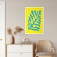 Poster gráfico de uma planta azul num fundo amarelo vibrante. 1